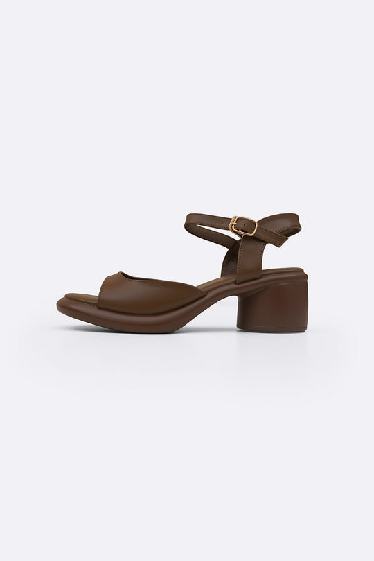 BROWN GETAWAY MAMA SANDALS