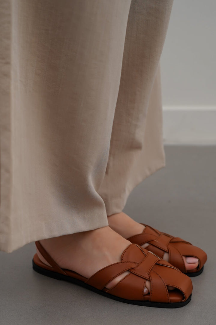 TAN ROMAN FLAT SANDALS