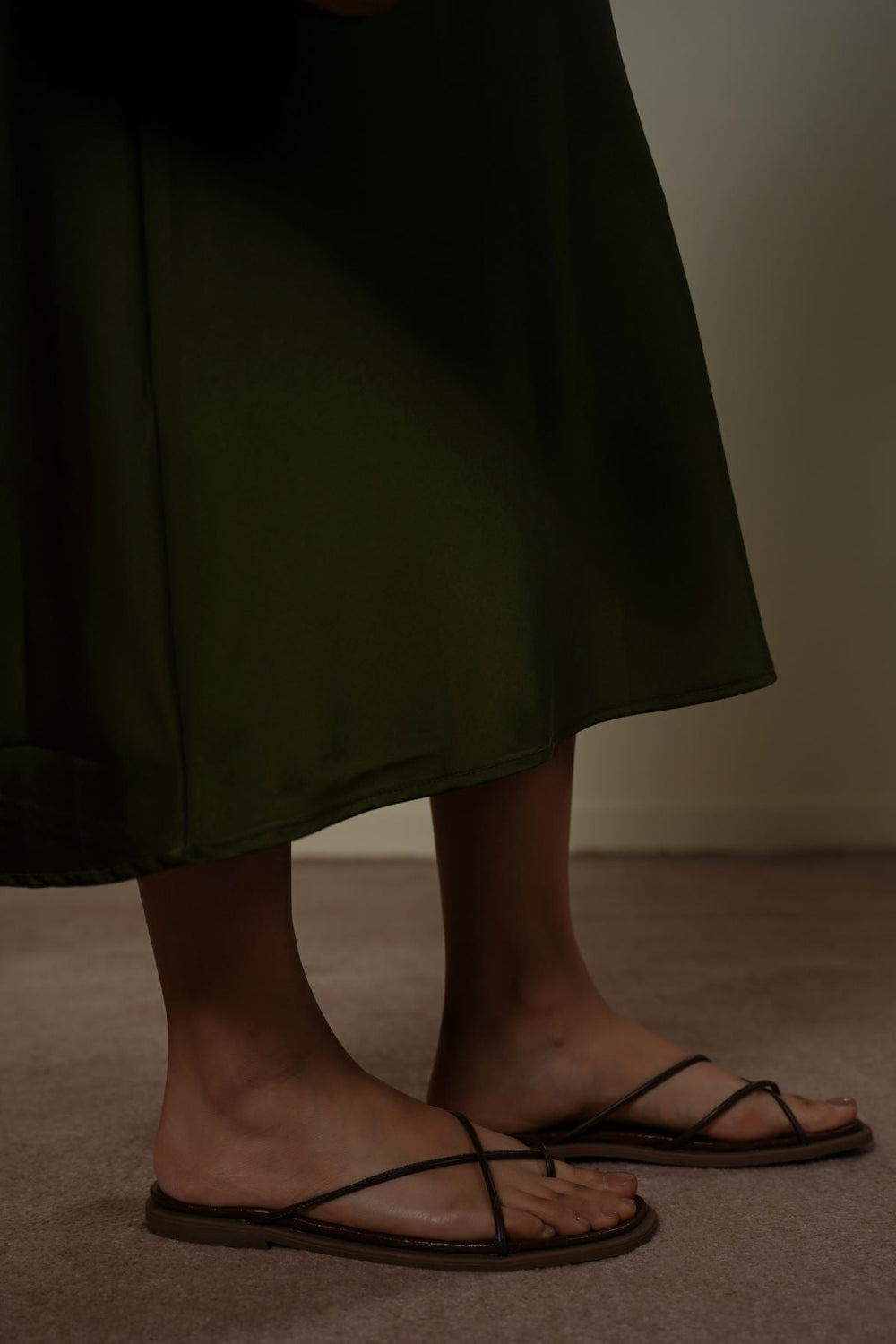 BROWN STRAP TRACK SLIDES