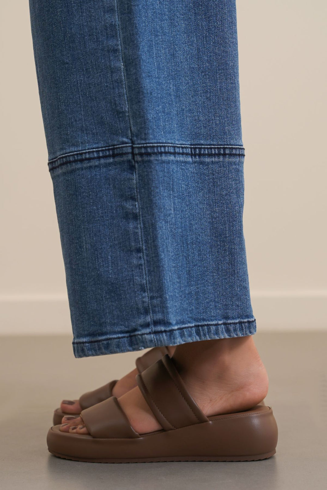 BROWN MARSHMALLOW MAMA SLIDES