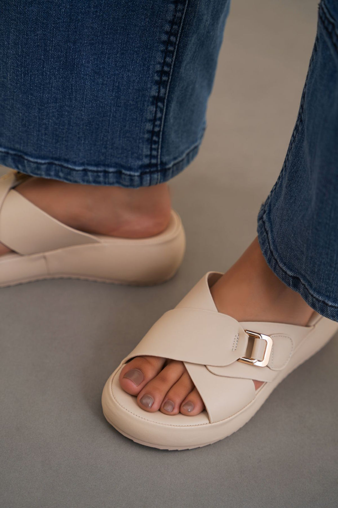 LIGHT BEIGE CLOUD MAMA SLIDES