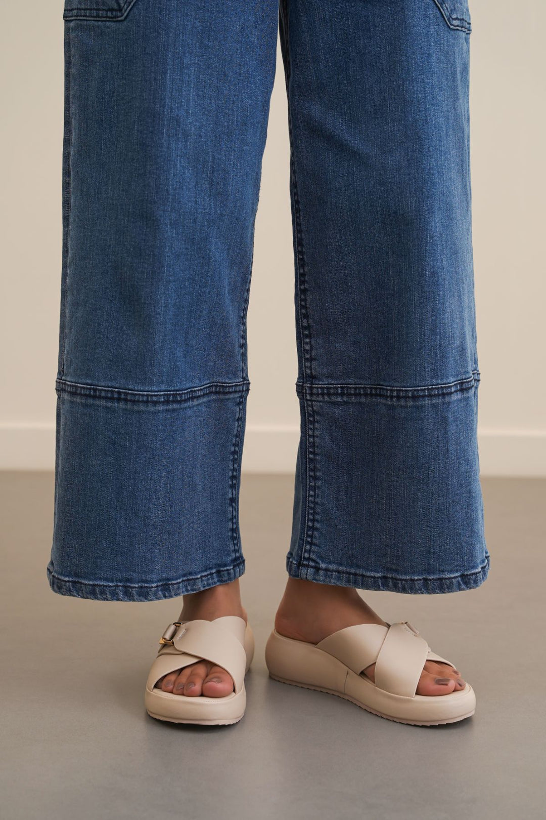 LIGHT BEIGE CLOUD MAMA SLIDES