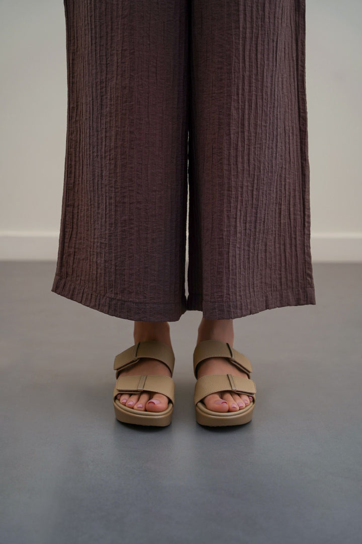 BEIGE GO MAMA SLIDES