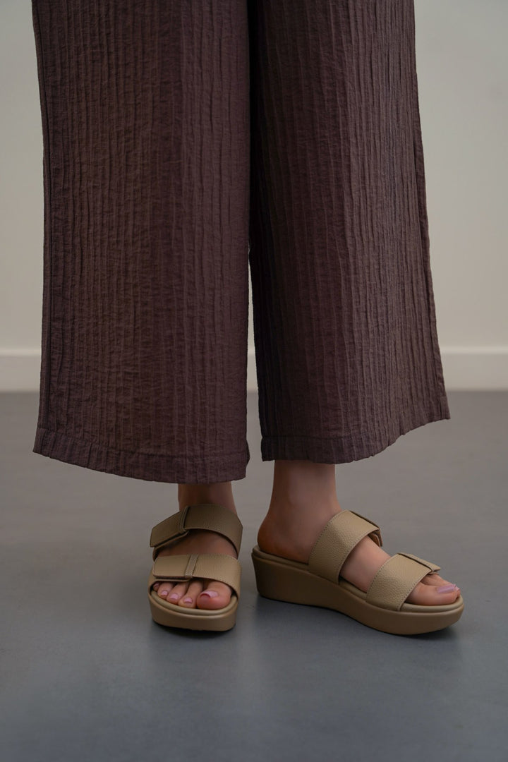 BEIGE GO MAMA SLIDES