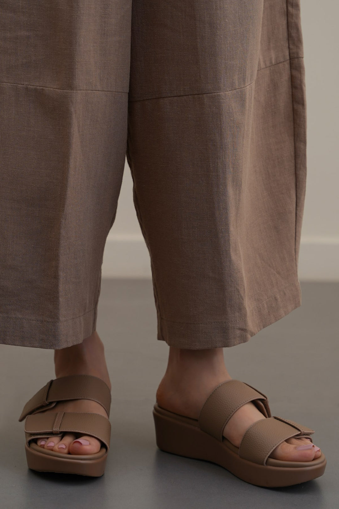 KHAKI GO MAMA SLIDES