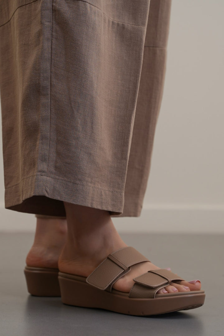 KHAKI GO MAMA SLIDES