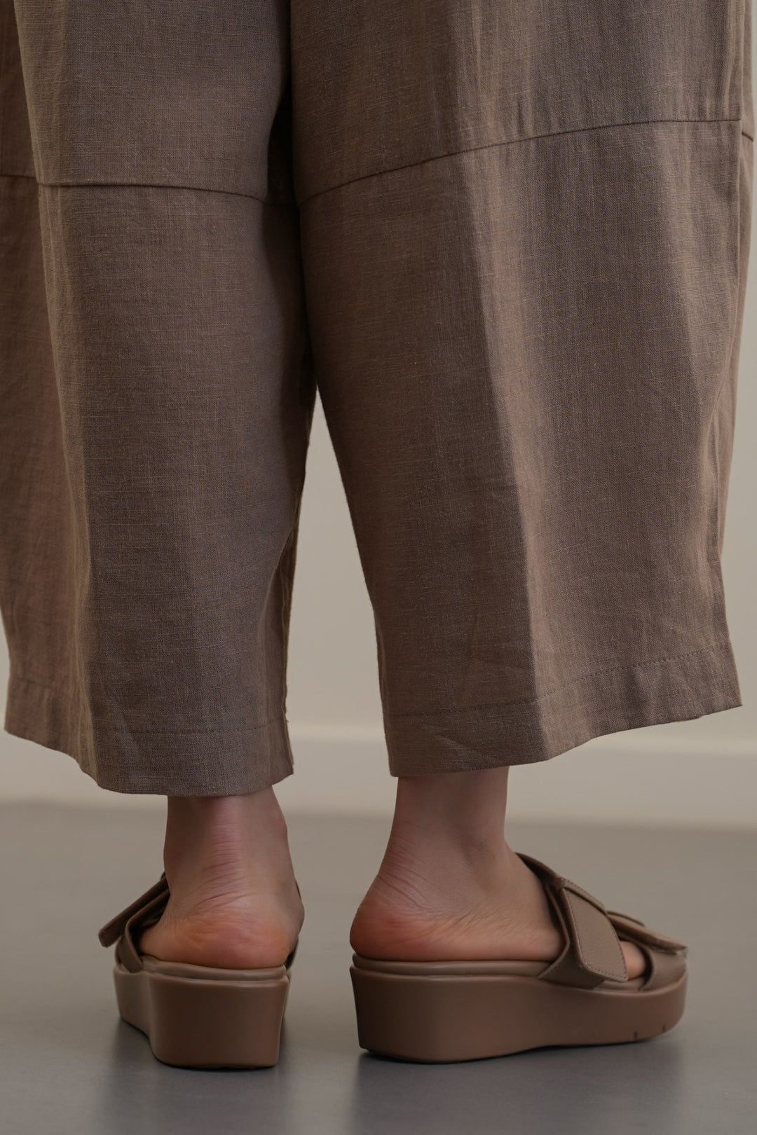 KHAKI GO MAMA SLIDES