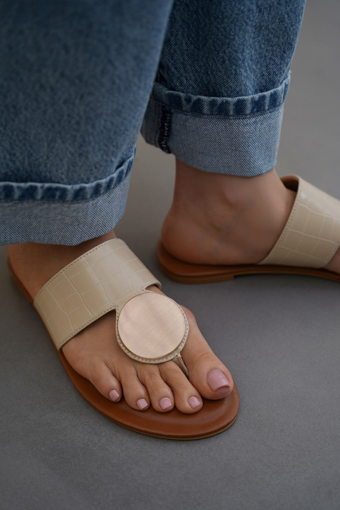 CREAM SOFT SUMMER SLIDES
