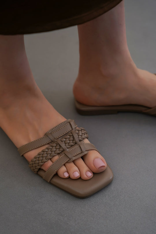 TAUPE SAND & BRAID SLIDES