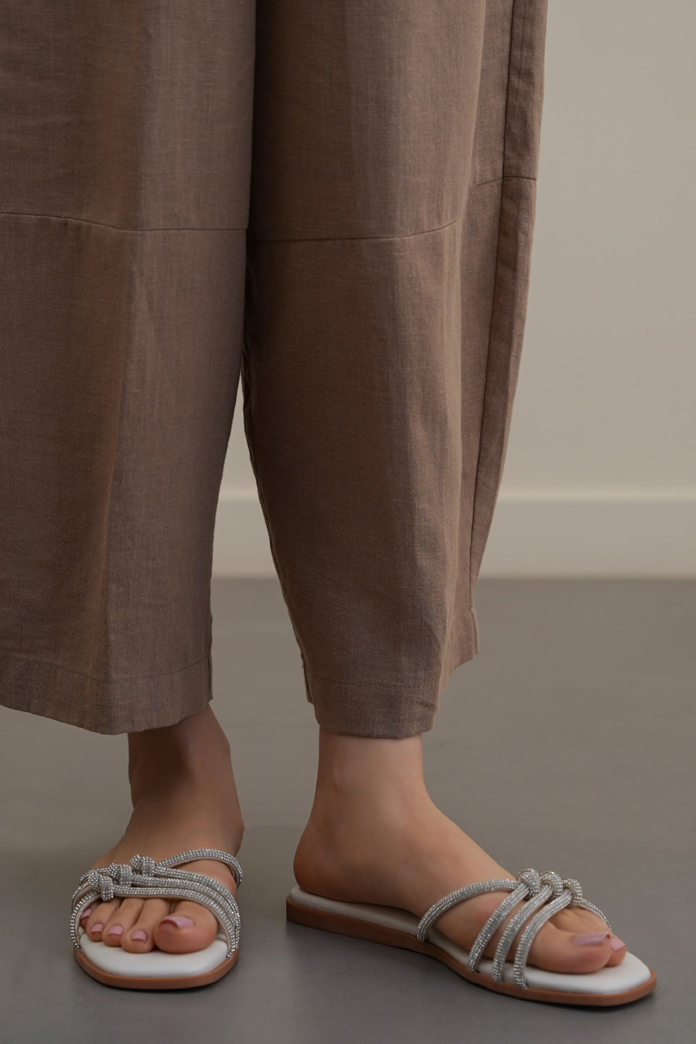 OFF WHITE CRYSTAL KNOT SLIDES