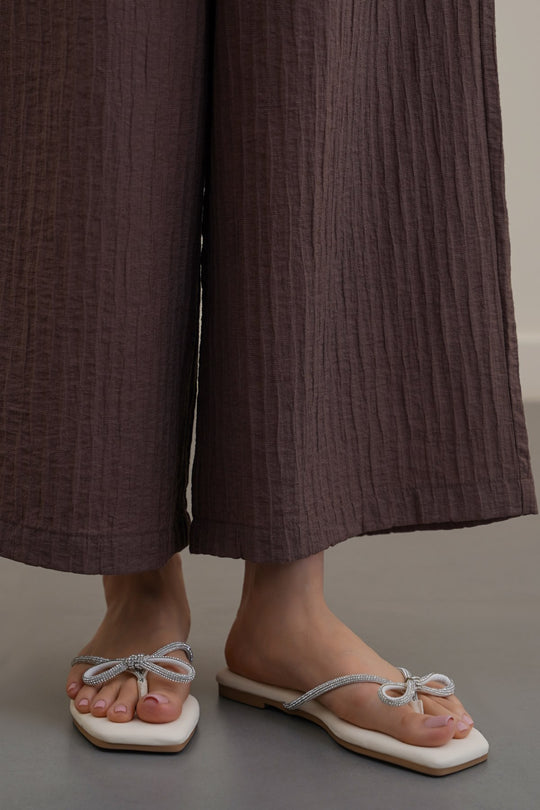 CREAM BOW FLIP FLOPS