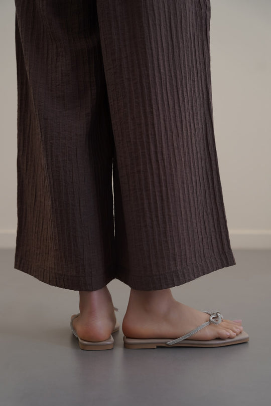 TAUPE BOW FLIP FLOPS