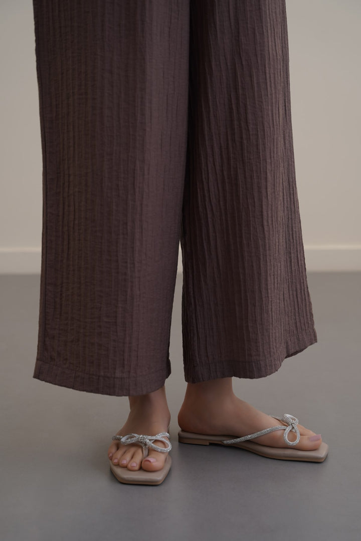 TAUPE BOW FLIP FLOPS