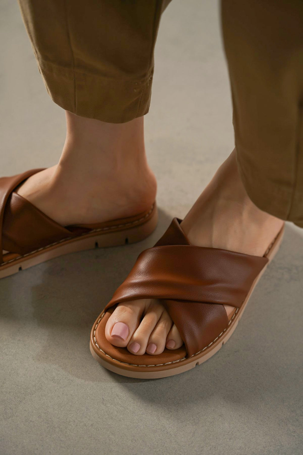 BROWN TIME-OUT MAMA SLIDES