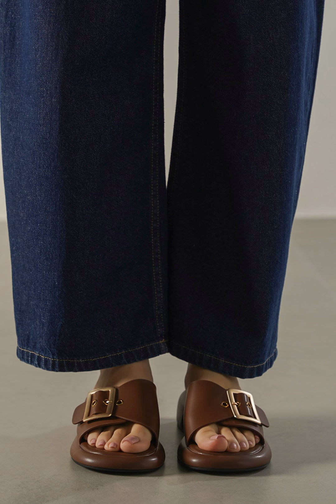 COFFEE BUCKLE MAMA SLIDES
