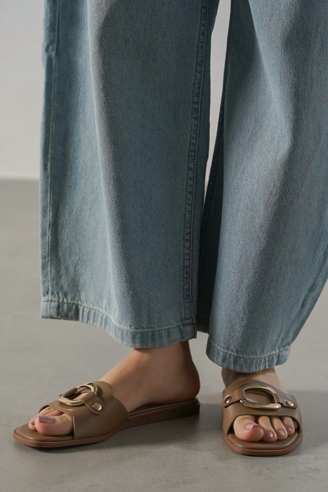 TAUPE EASY BUCKLE SLIDES