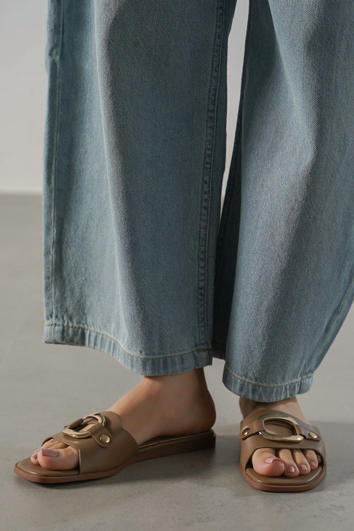 TAUPE EASY BUCKLE SLIDES