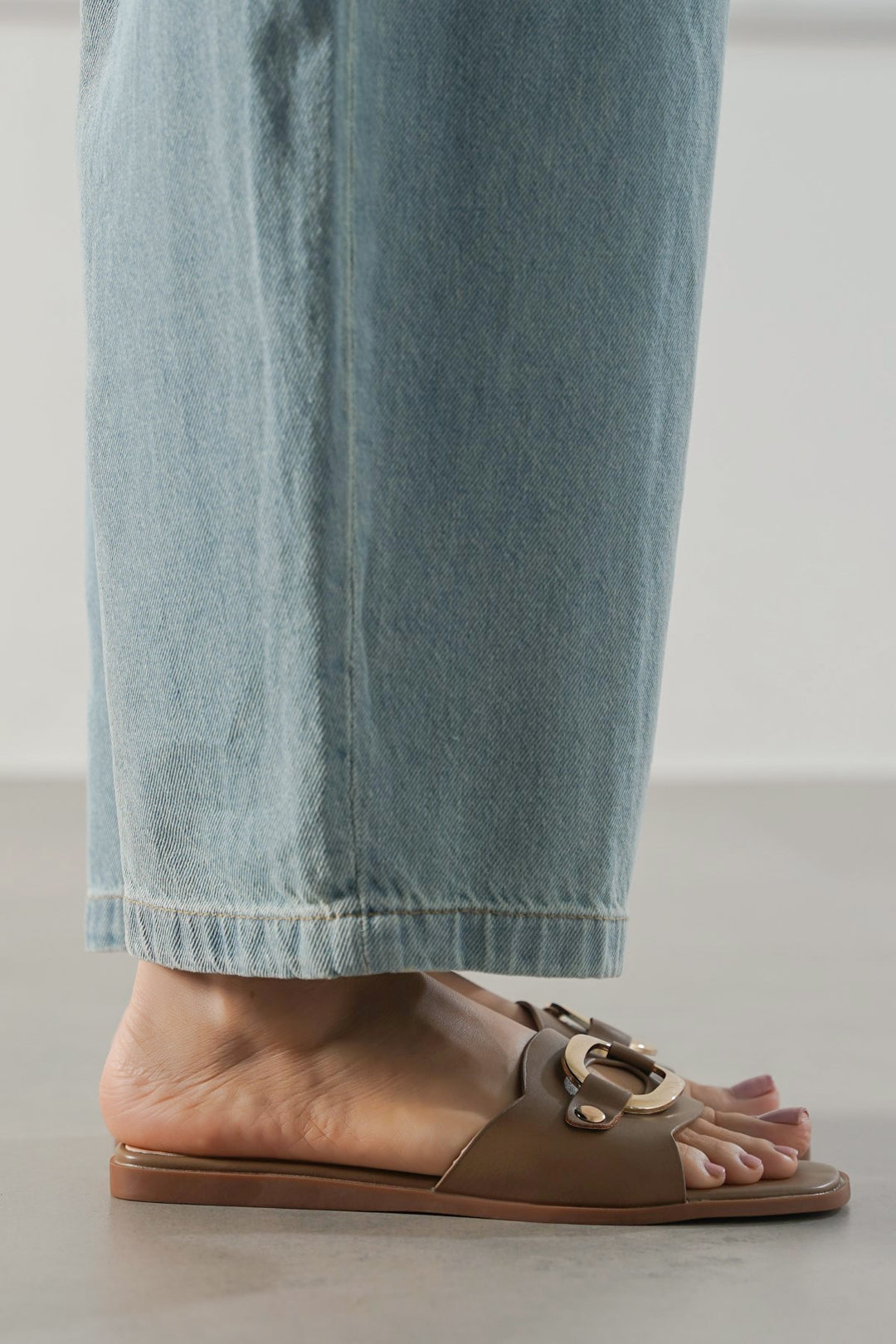 TAUPE EASY BUCKLE SLIDES