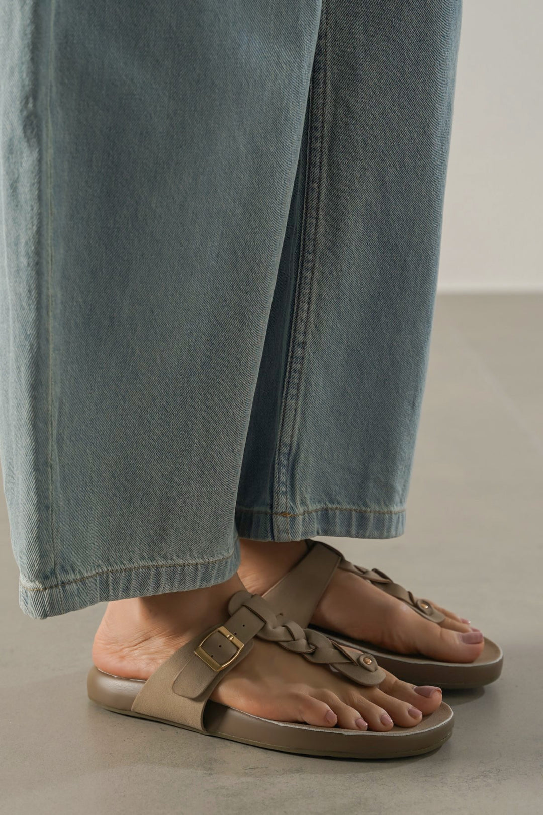 BEIGE BRAID MAMA FLOPS