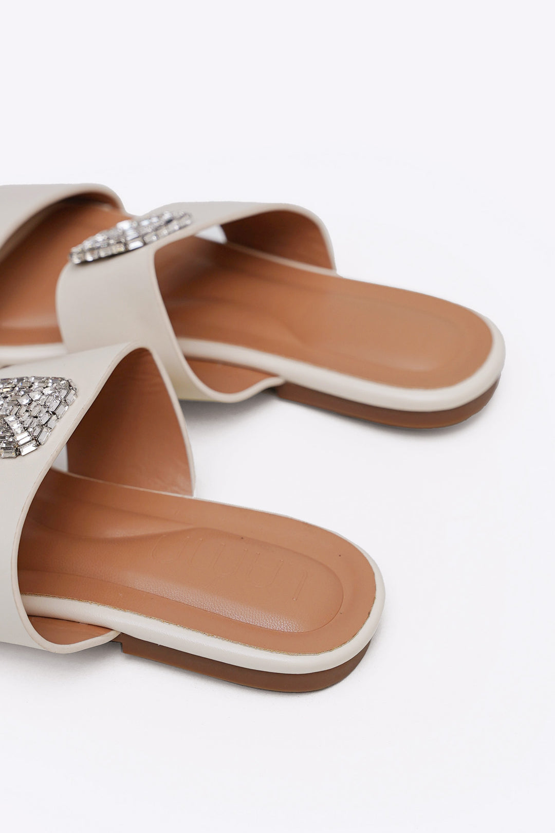 CREAM SOFT BROOCH SLIDES