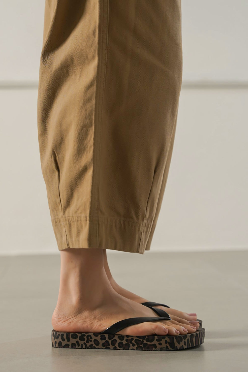 BEIGE JUNGLE FLIPS