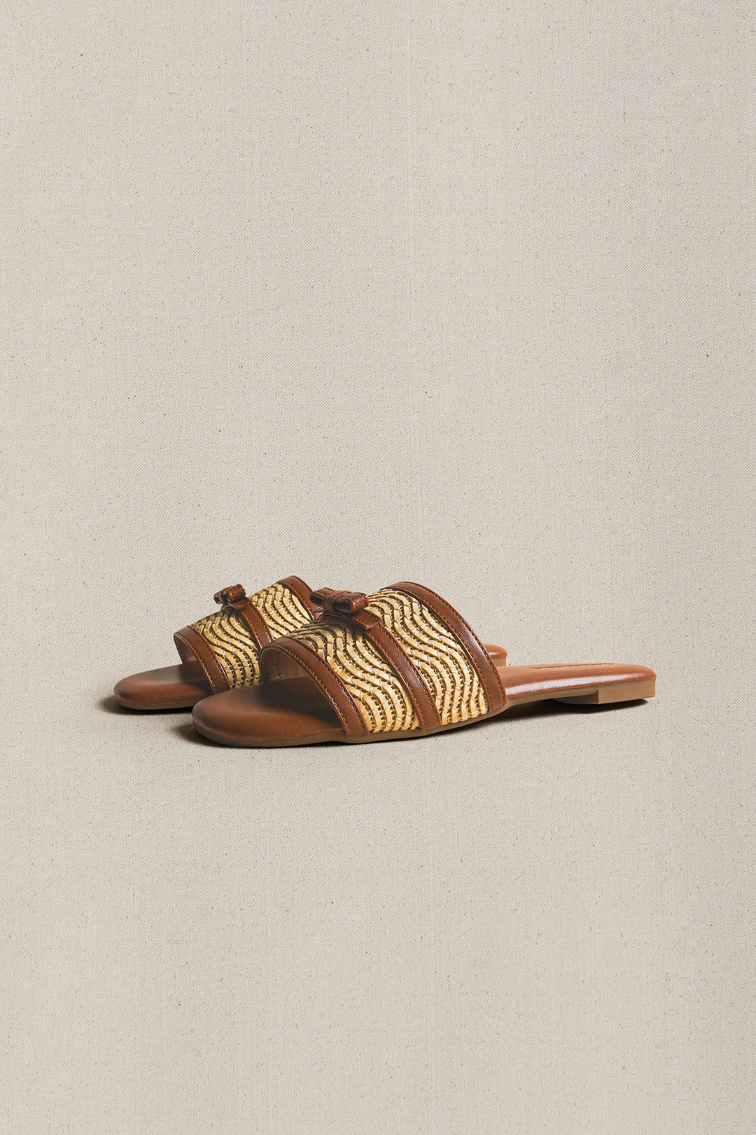 CAMEL KNOT AND WEAVE SLIDES