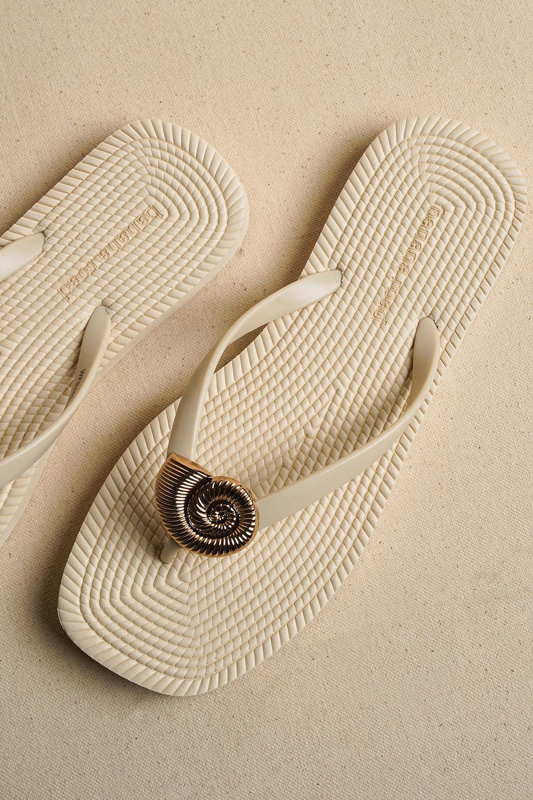 OFF WHITE SEASHELL SLIPPERS