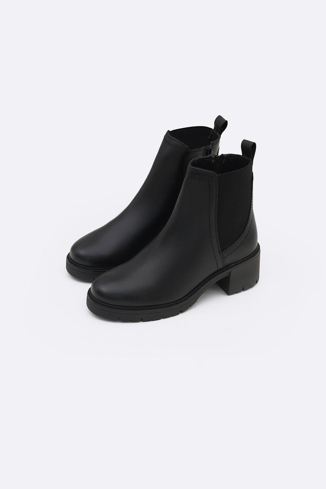 BLACK LEATHER CHELSEA BOOTS