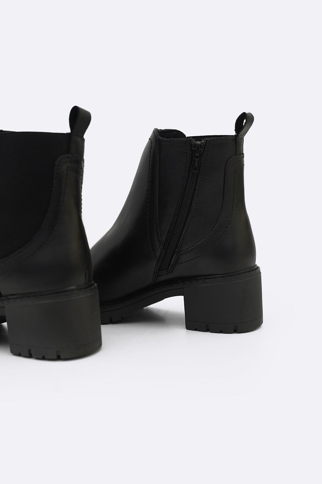 BLACK LEATHER CHELSEA BOOTS