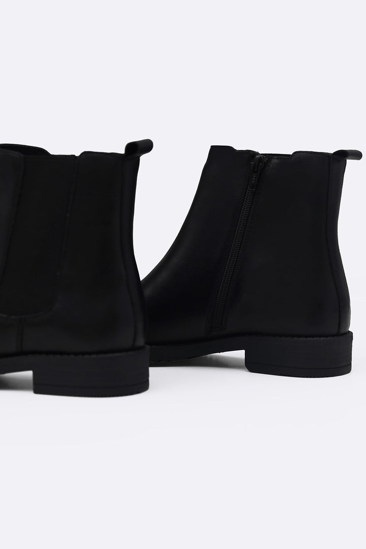 BLACK LEATHER CHELSEA BOOTS