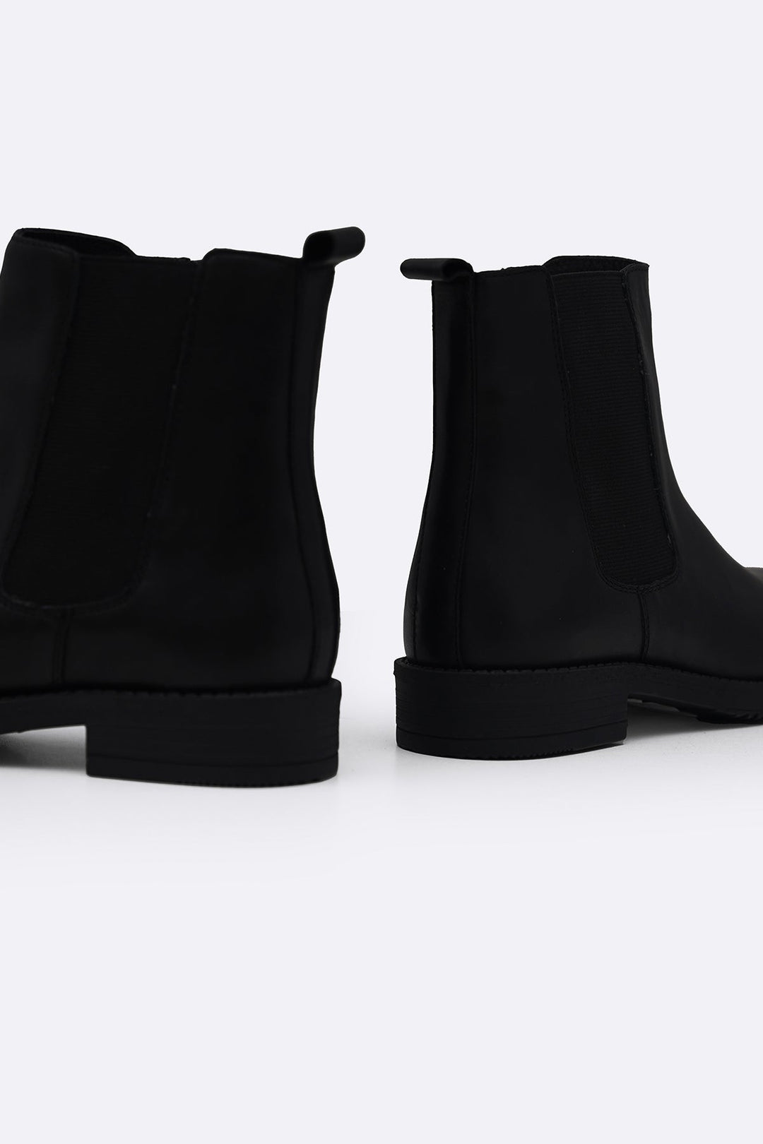 BLACK LEATHER CHELSEA BOOTS