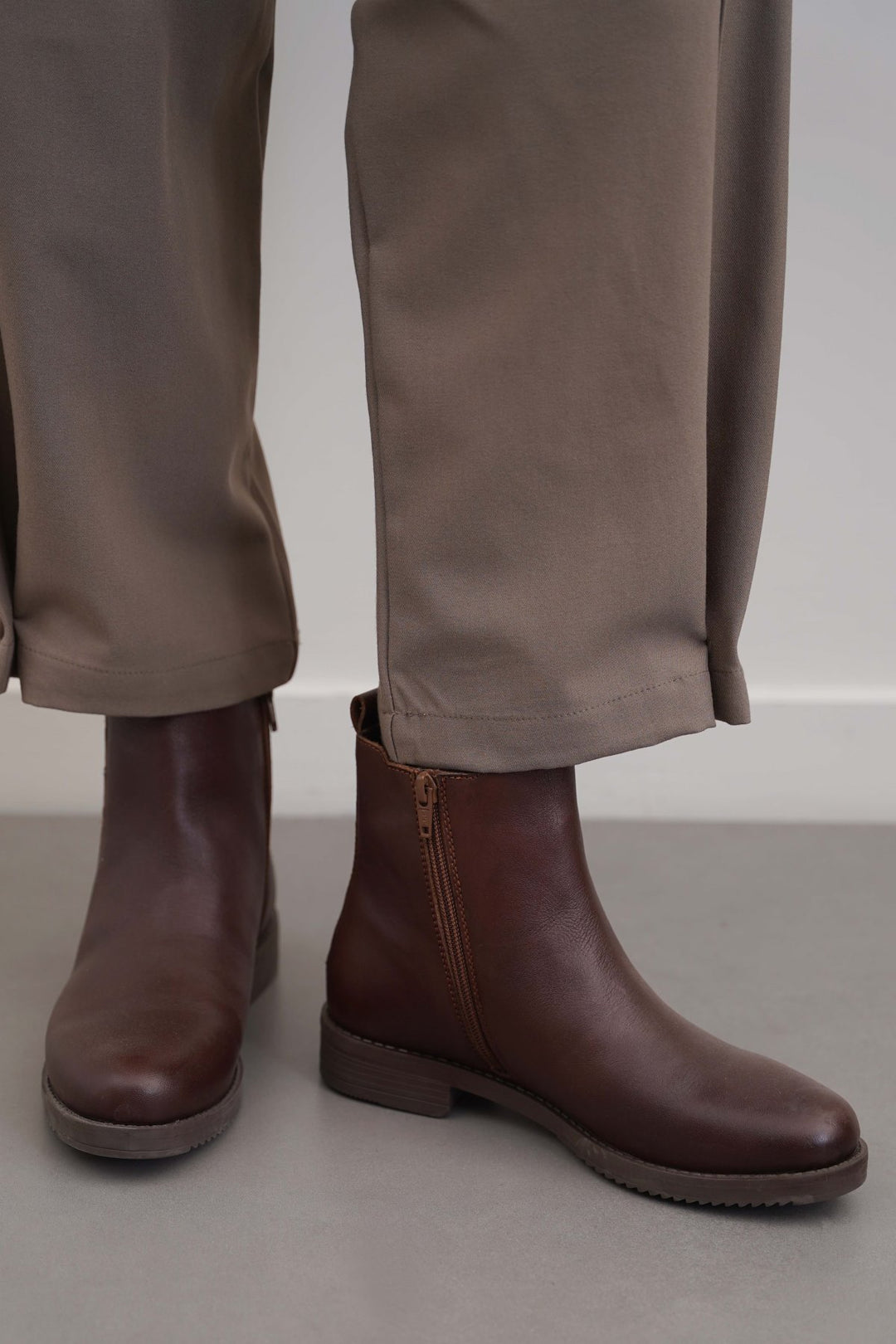 BROWN LEATHER CHELSEA BOOTS