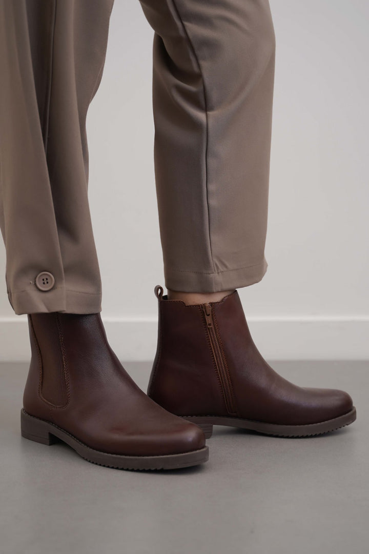 BROWN LEATHER CHELSEA BOOTS
