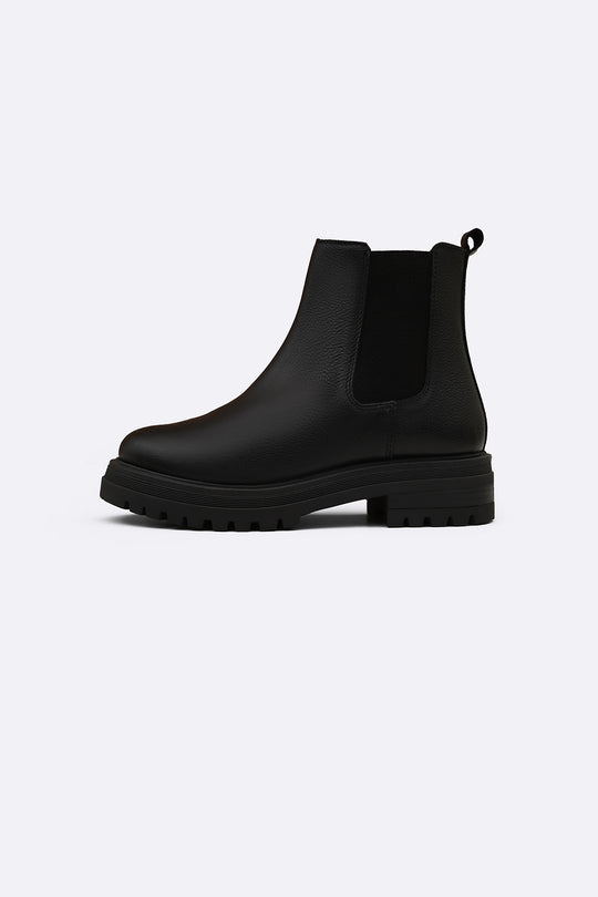 LEATHER CHELSEA BOOTS
