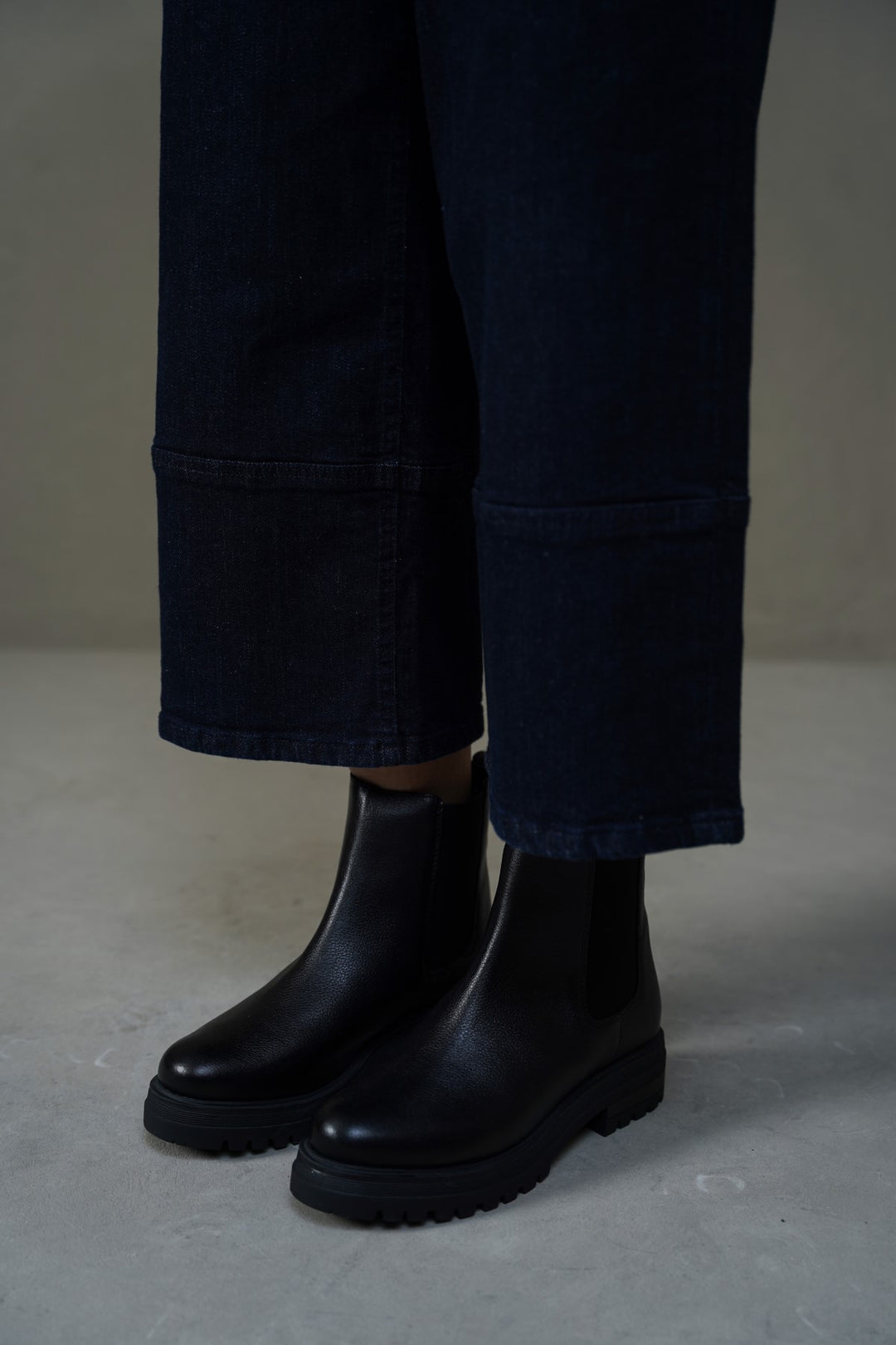 LEATHER CHELSEA BOOTS