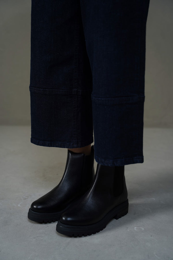 LEATHER CHELSEA BOOTS