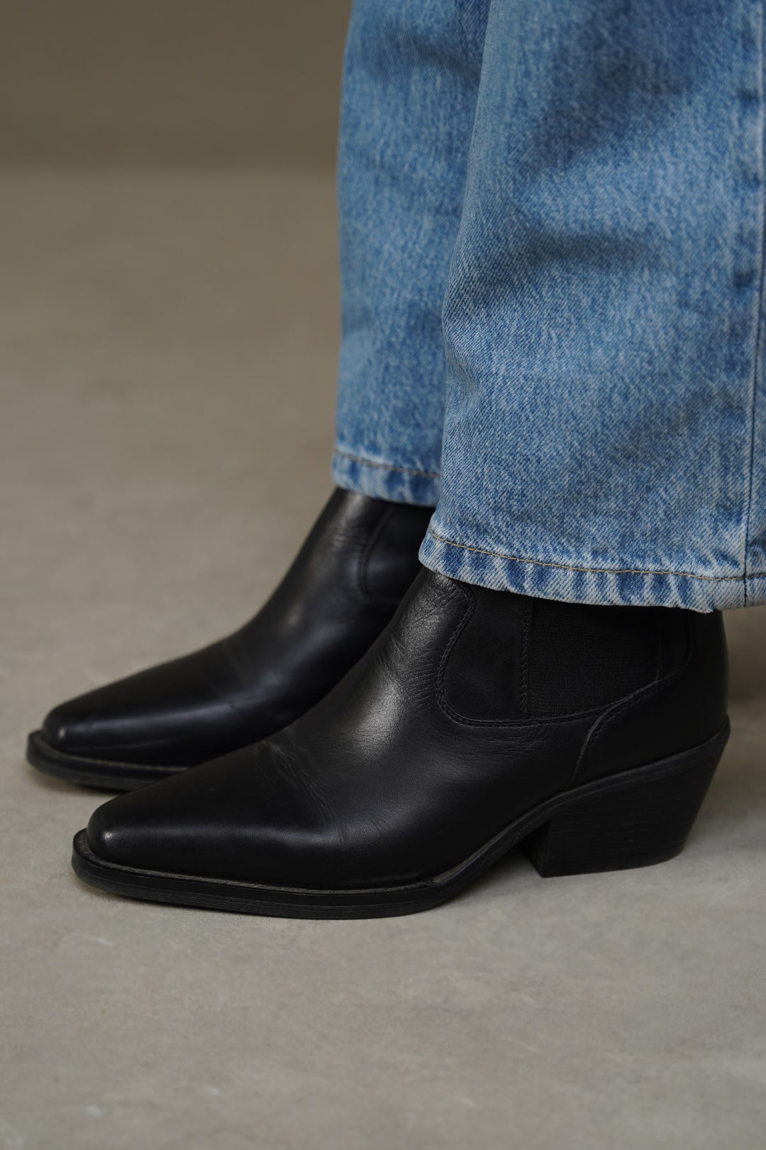 BLACK LEATHER WESTERN BOOTS