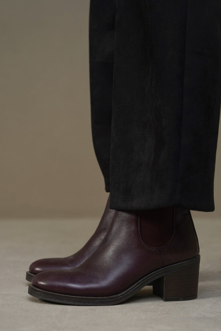 BURGUNDY BLOCK LEATHER BOOTS