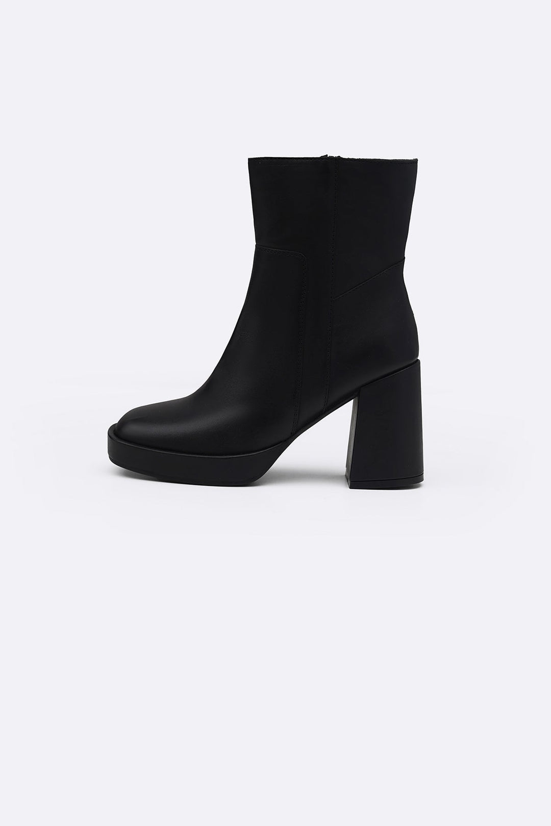 BLACK LEATHER BLOCK BOOTS