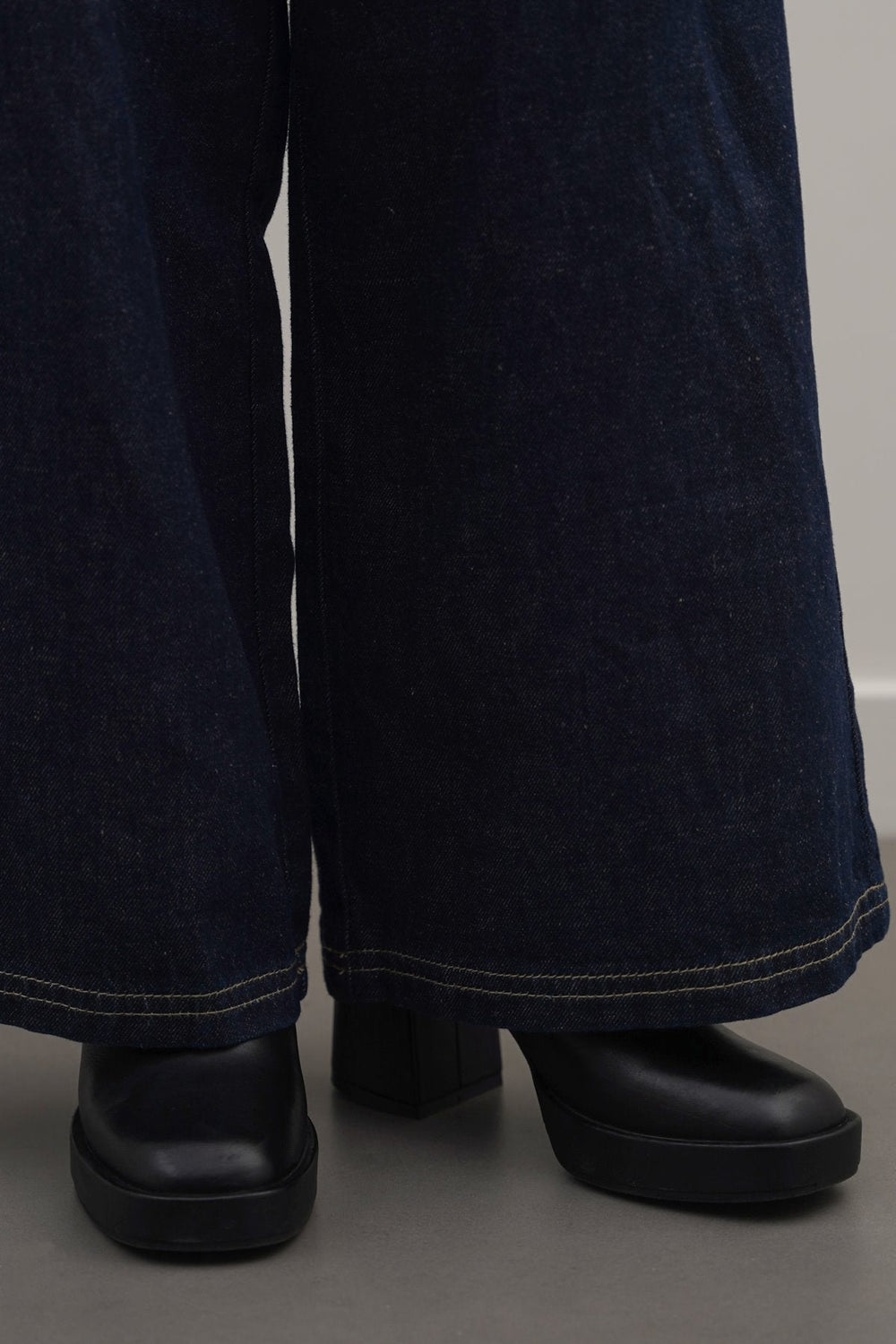 BLACK LEATHER BLOCK BOOTS