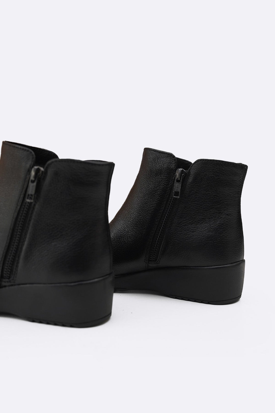 BLACK COMFY LEATHER WEDGE BOOTS