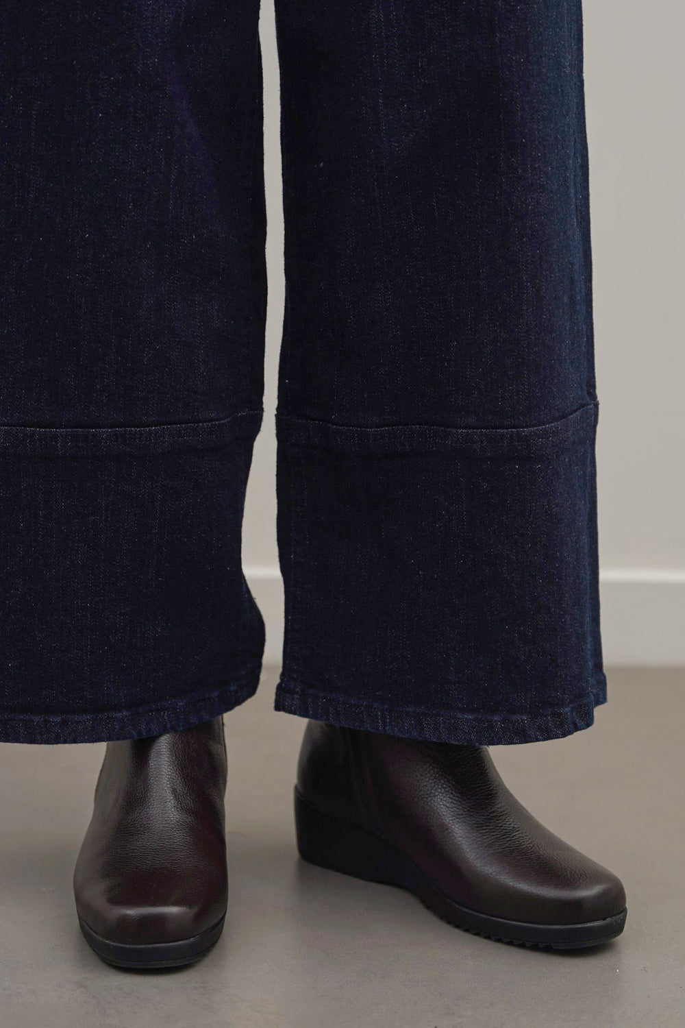 DARK BROWN COMFY LEATHER WEDGE BOOTS