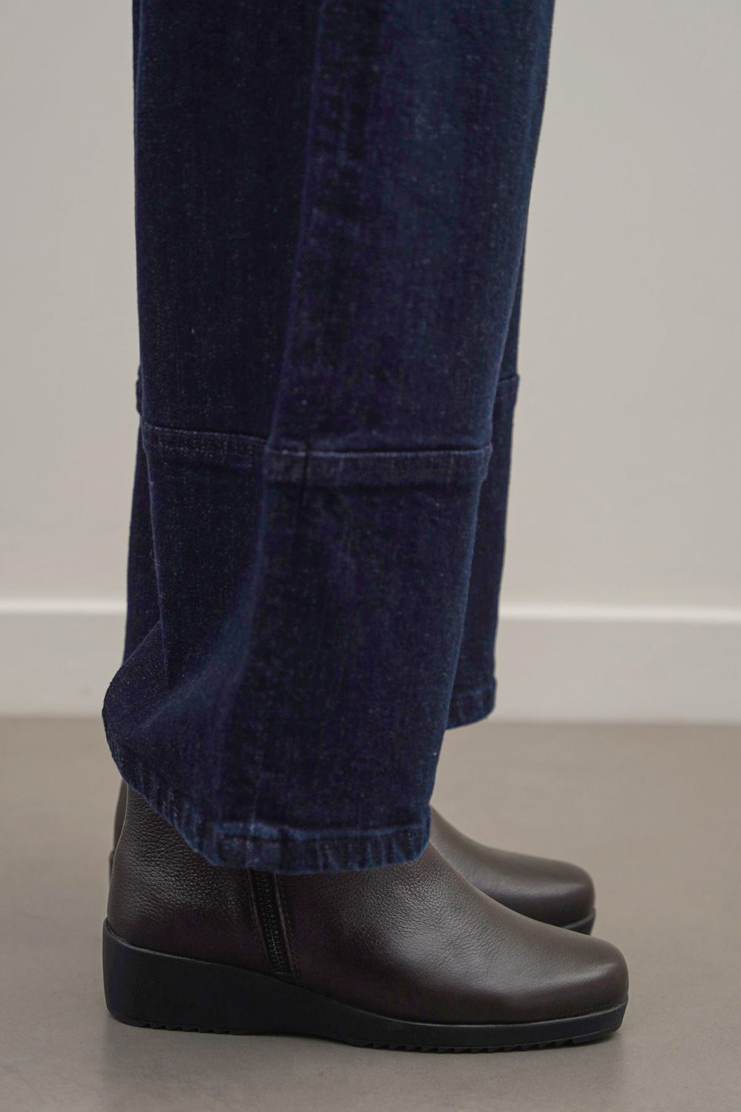 DARK BROWN COMFY LEATHER WEDGE BOOTS