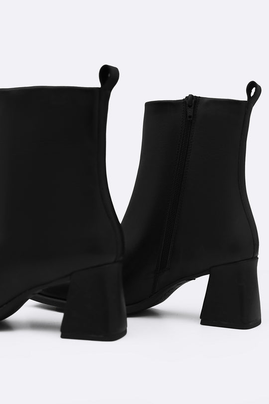 TOP-STITCH LEATHER BOOTS