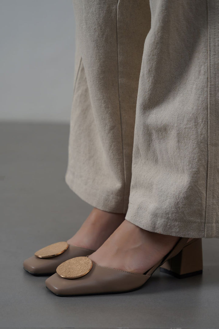 TAUPE SLINGBACK BLOCK HEELS