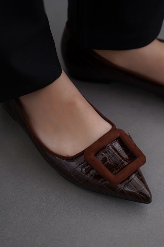 DARK BROWN SEINE BUCKLE PUMPS