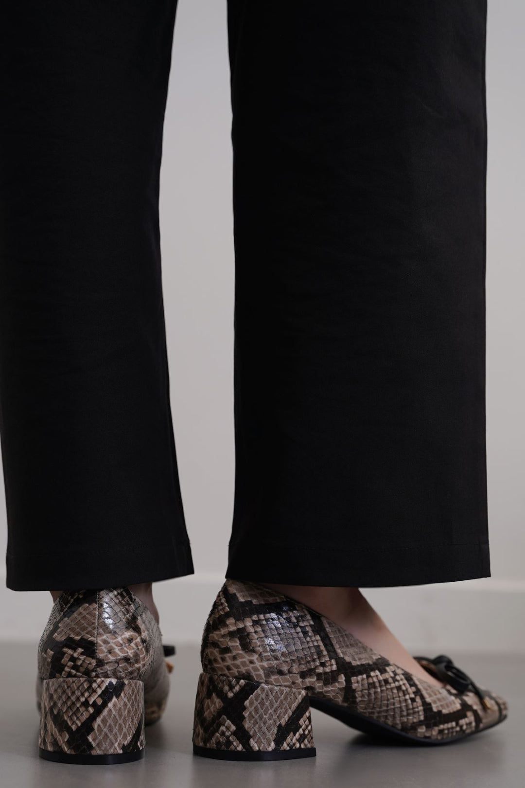 KHAKI MONDAY BLOCK HEELS