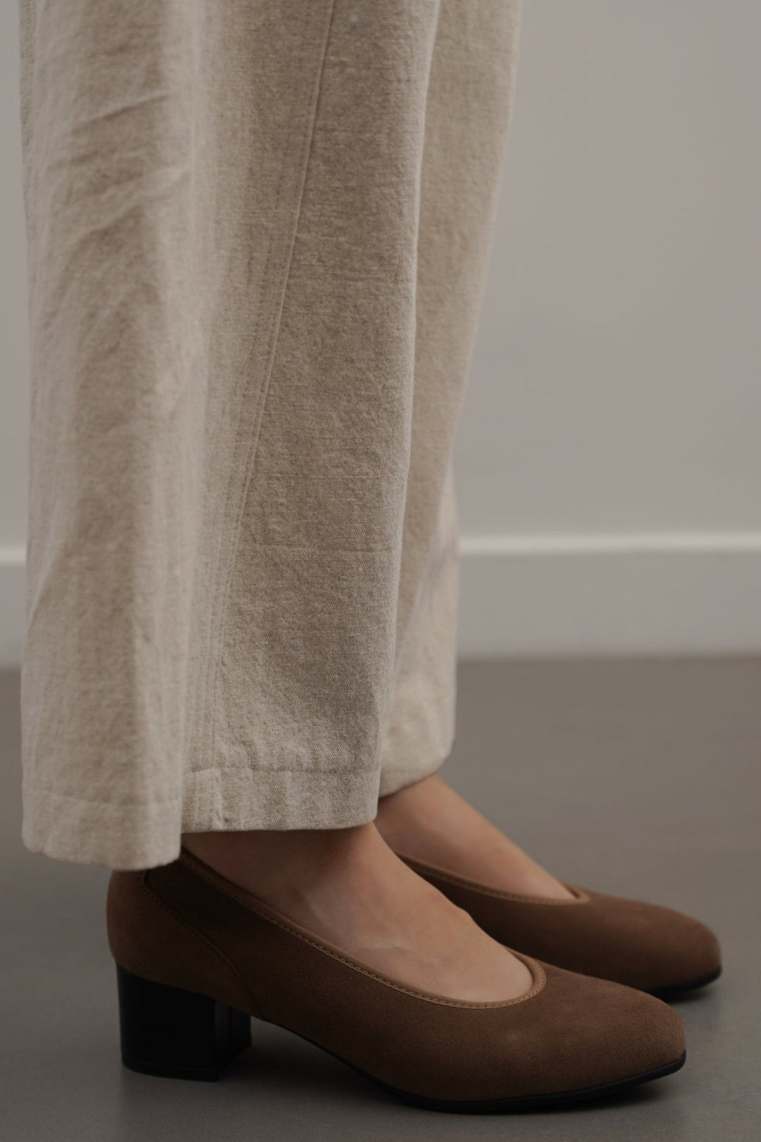 TAUPE LEATHER BLOCK HEELS