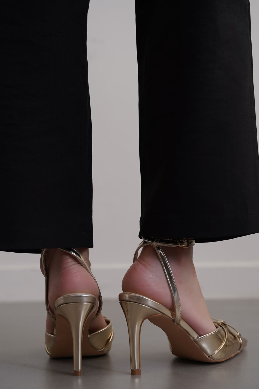 GOLD HOLLYWOOD BOW HEELS