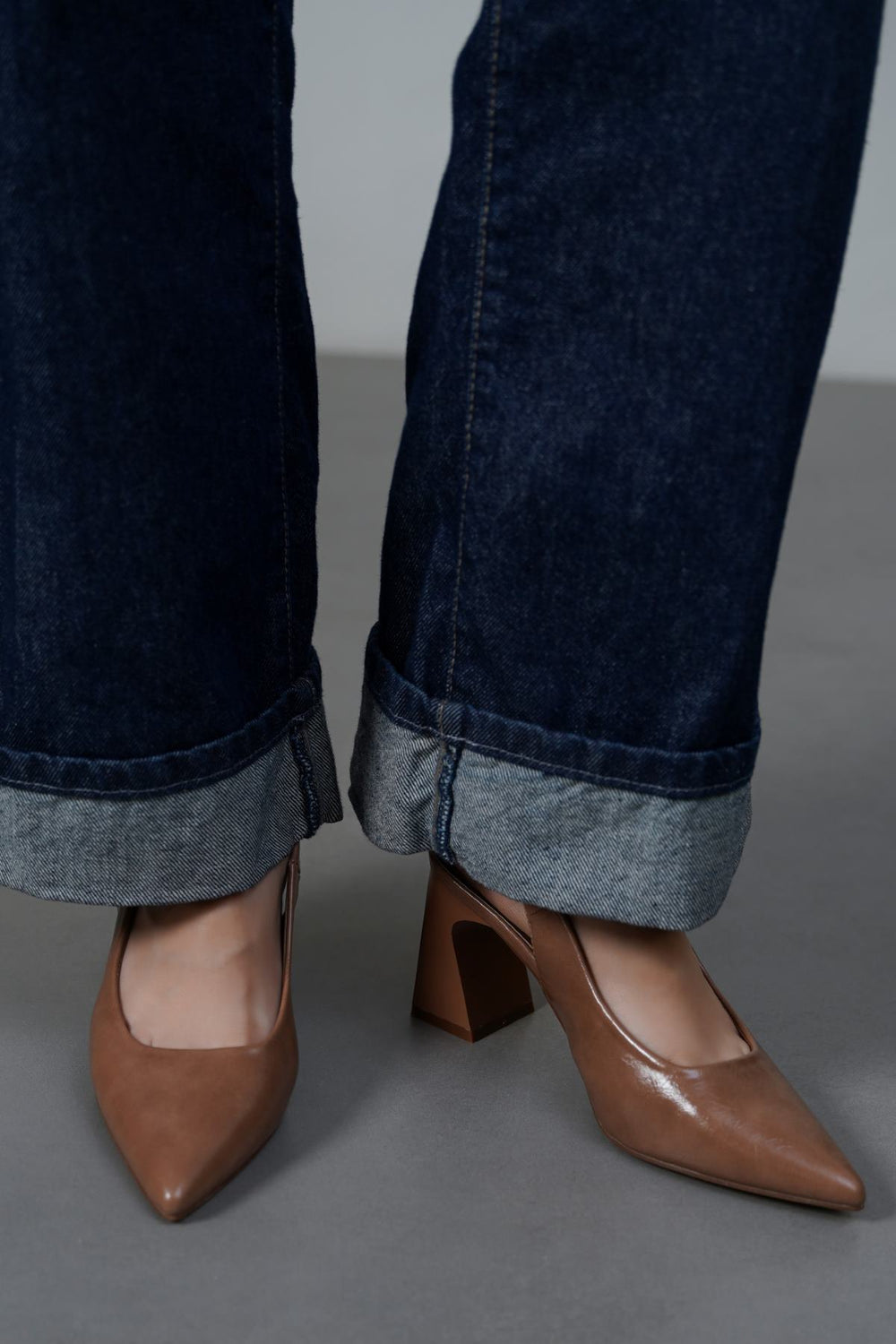 BEIGE LYRIC BLOCK HEELS